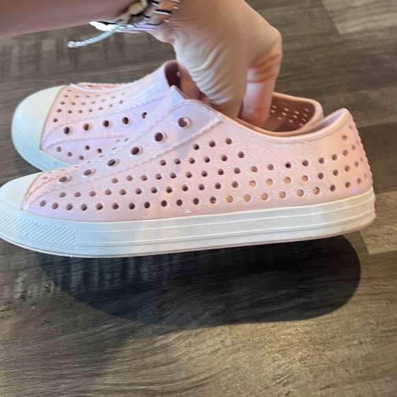 VEUC worn 1x SKECHERS iridescent blush pink slip ons - Picture 4 of 6